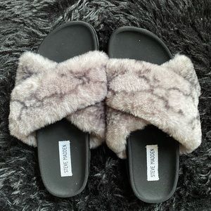 NEVER WORN! Steve Madden FUR SLIDES